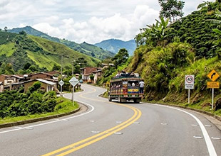 Tachas LED Solares Colombia: Faro de Seguridad en las Carreteras Nocturnas