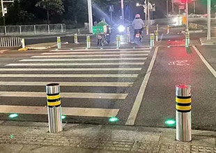 Tachas Solares: Iluminando el Camino hacia la Seguridad y la Eficiencia