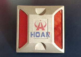 Los tachas reflectivas mejoran la visibilidad vial