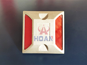 tachas reflectivas: un dispositivo de seguridad que ilumina la carretera durante la noche