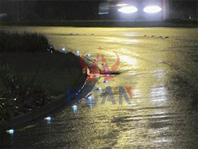 Orientación brillante en las noches lluviosas–Tachas solares