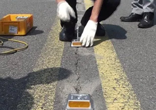 Guía de Instalación de Tachas Reflectivas Solares de Carretera en Perú